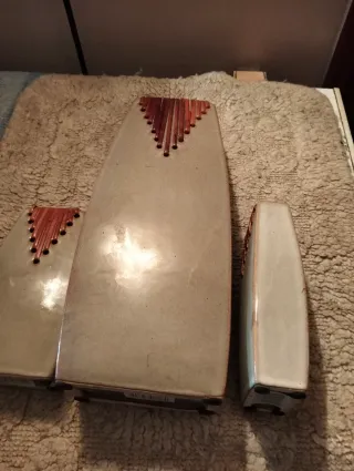 3 jarras retangulares verdes enfeites castanho