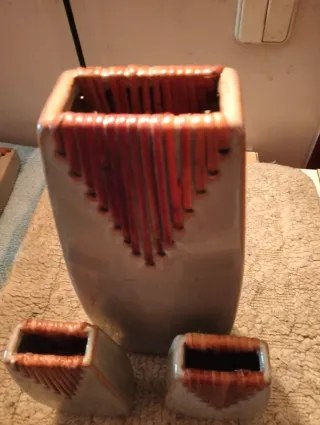 3 jarras retangulares verdes enfeites castanho