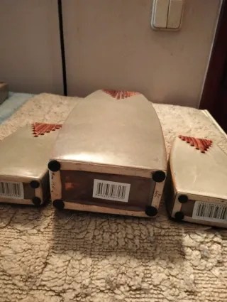 3 jarras retangulares verdes enfeites castanho