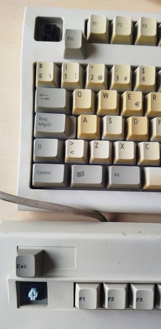 Teclado Mecánico Acer DIN5/PS2