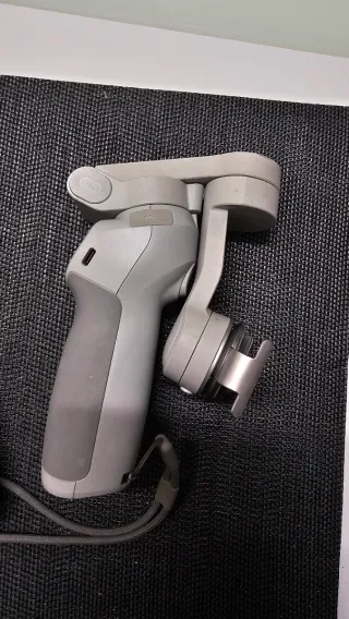 DJI Osmo Mobile 4 Gimbal Estabilizador