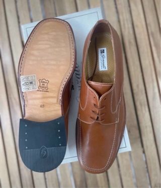 Zapato caballero marron en piel con suela de cuero