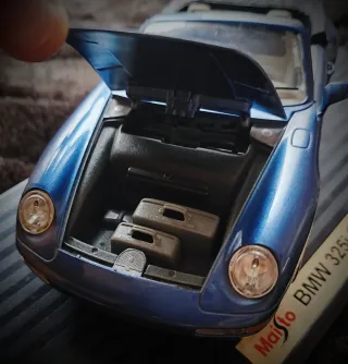 Porsche 911 Carrera Bburago 1:18