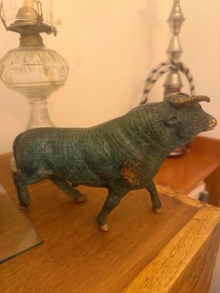 Toro de Bronce Macizo