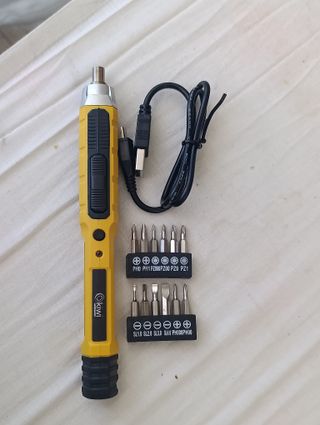 Destornillador Eléctrico Kiwi + Puntas