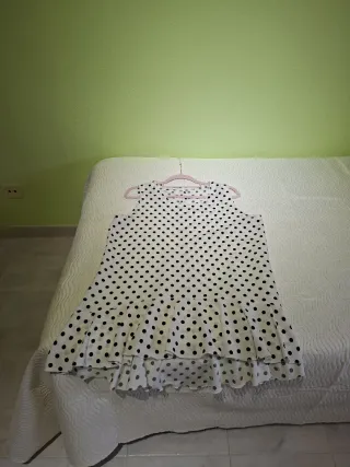 Blusa de verano blanca con lunares