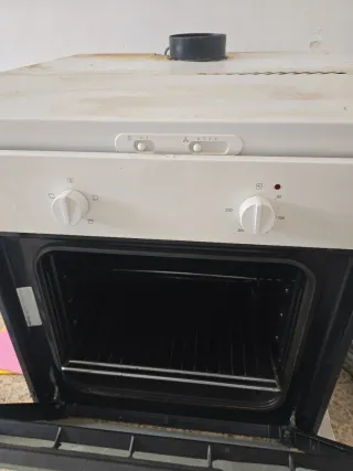 Campana e forno bianco