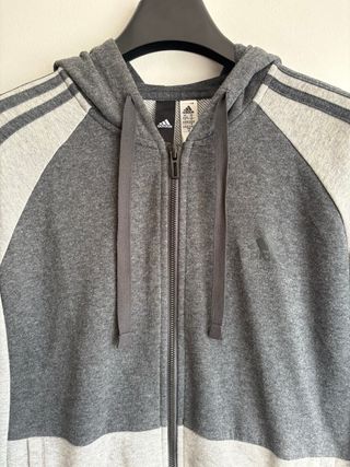 Chaqueta Adidas Gris con Capucha