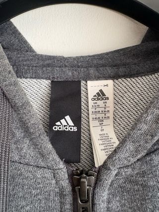 Chaqueta Adidas Gris con Capucha