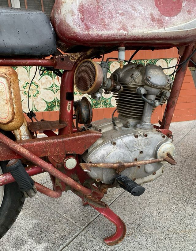 Ducati 160 Sport Roja/Plata