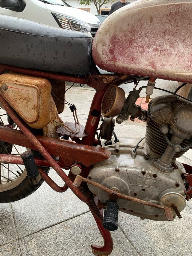 Ducati 160 Sport Roja/Plata