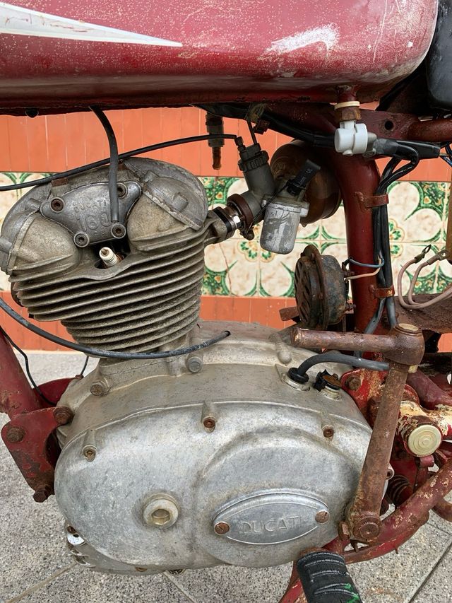 Ducati 160 Sport Roja/Plata