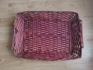 Bandeja de mimbre roja