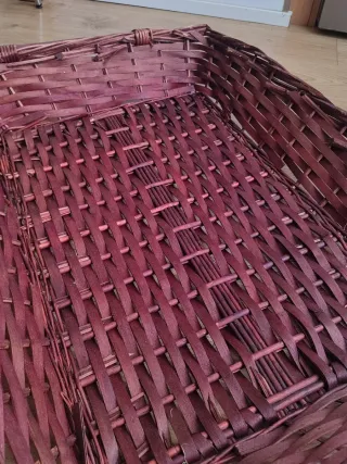 Bandeja de mimbre roja