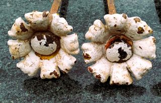 1 Tornillo antiguo grande.