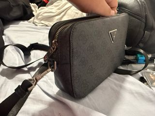 Riñonera Guess Negra y Gris
