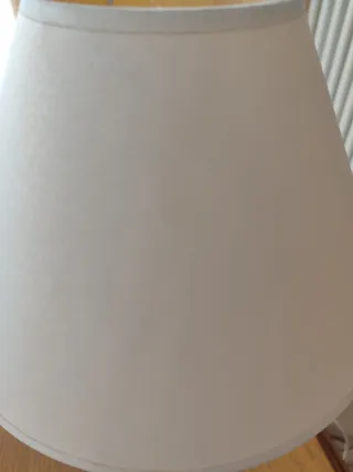 Lámpara de mesa blanca