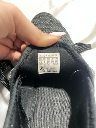 Zapatillas deportivas Adidas negras y grises