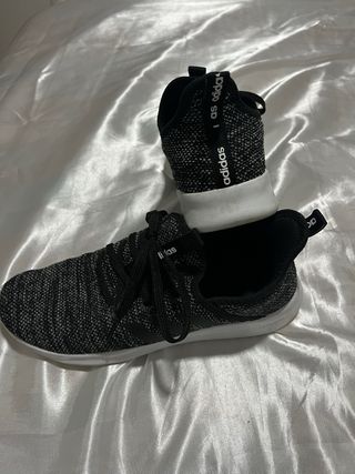 Zapatillas deportivas Adidas negras y grises