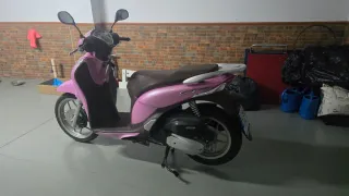 Honda SH Mode Rosa Scooter Automática