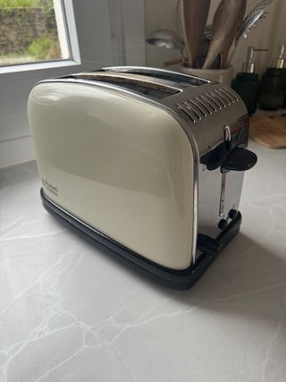 Tostadora Russell Hobbs Beige