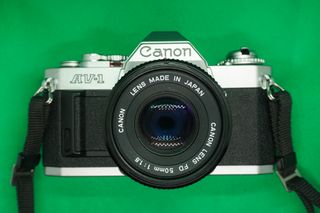Canon AV-1 c/ Lente + Pilha Nova