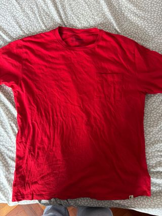 Camisa roja con bolsillo