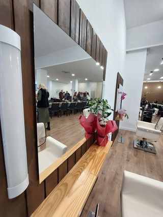 Ofresco compartir local serv. Estetico