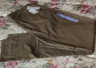 Pantalón chino Tex. Talla 48. Color Camel. Nuevo