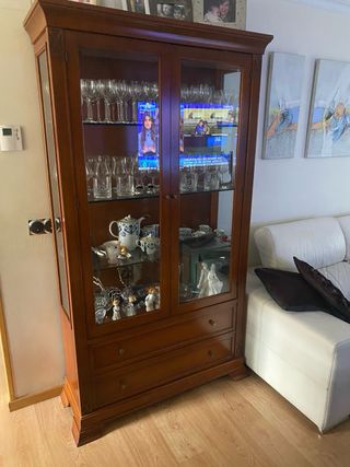 Aparador y vitrina madera cerezo