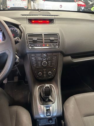 Opel Meriva 2011  124.000km