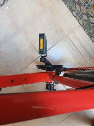 Bicicleta de montaña roja