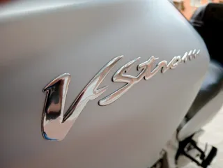 MOTO SUZUKI V-STROM DL 650.