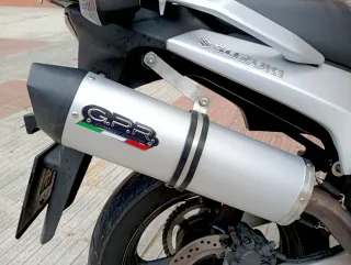 MOTO SUZUKI V-STROM DL 650.