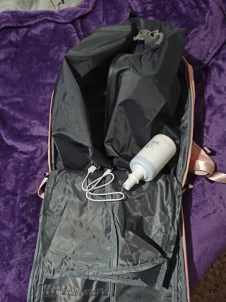 Mochila de viaje rosa.