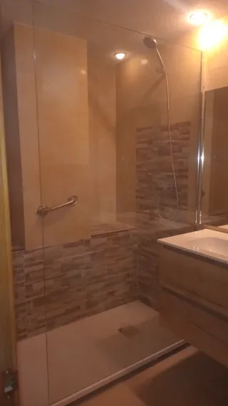 Trabajo de reformas integrales fontanería y pintur