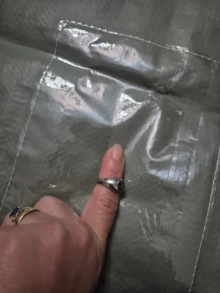 Anillo de acero con símbolo