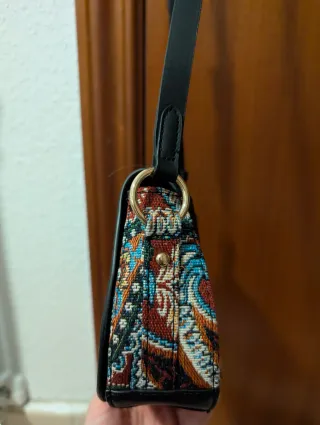 Bolso Parfois pequeño diseño punto de cruz.