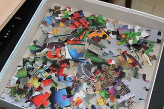 Puzzle scatola con pezzi