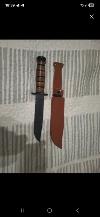 Cuchillo Kabar con funda