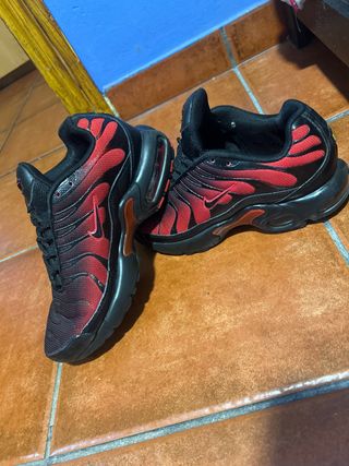 Zapatillas Nike TN Negras y Rojas