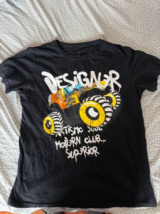 Camiseta Negra con Diseño de Camión Monstruo