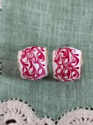 Orecchini tipo porcellana dipinta su base dorata