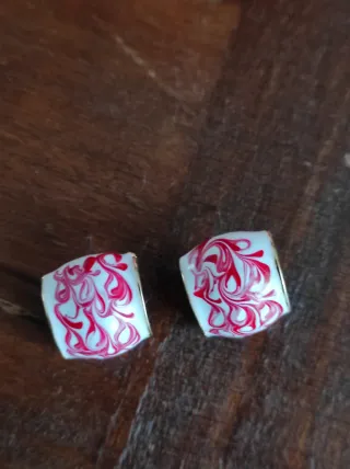 Orecchini tipo porcellana dipinta su base dorata