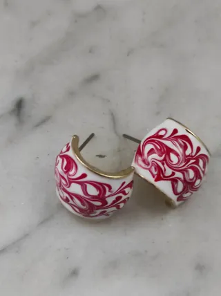 Orecchini tipo porcellana dipinta su base dorata