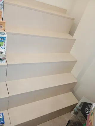 Escalera expositora para tienda