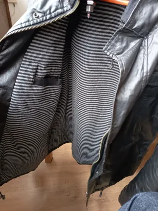 Cazadora negra buen estado