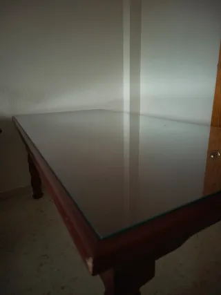 Mesa de madera maciza con 4 sillas