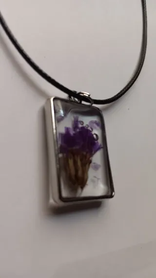 Colgante flor morada ("siempreviva") y cadena
