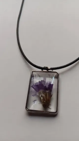 Colgante flor morada ("siempreviva") y cadena